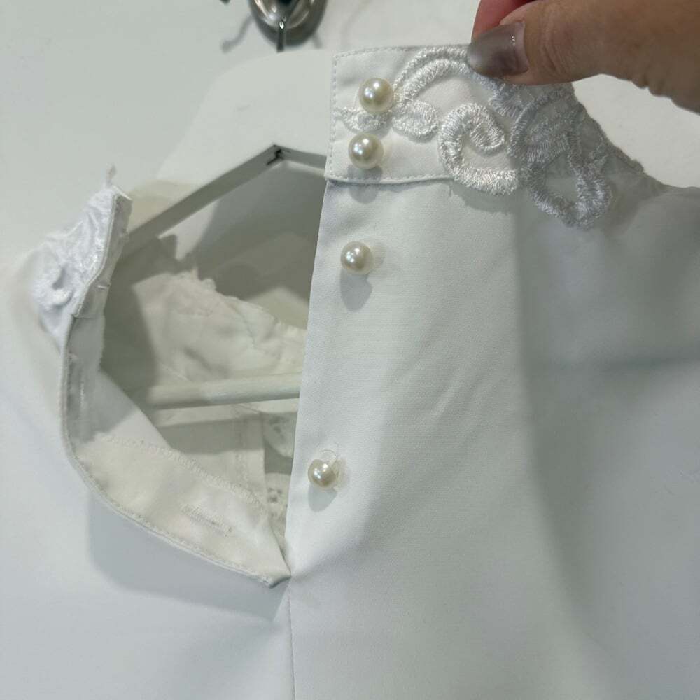 Kathy Che Vintage Pure White Blouse with High Neck and Elegant Lace Detail - Picture 4 of 16